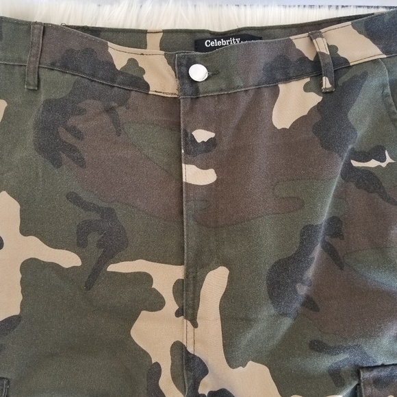 Laura's Boutique Camo Cargo Jean Joggers - Picture 2 of 4